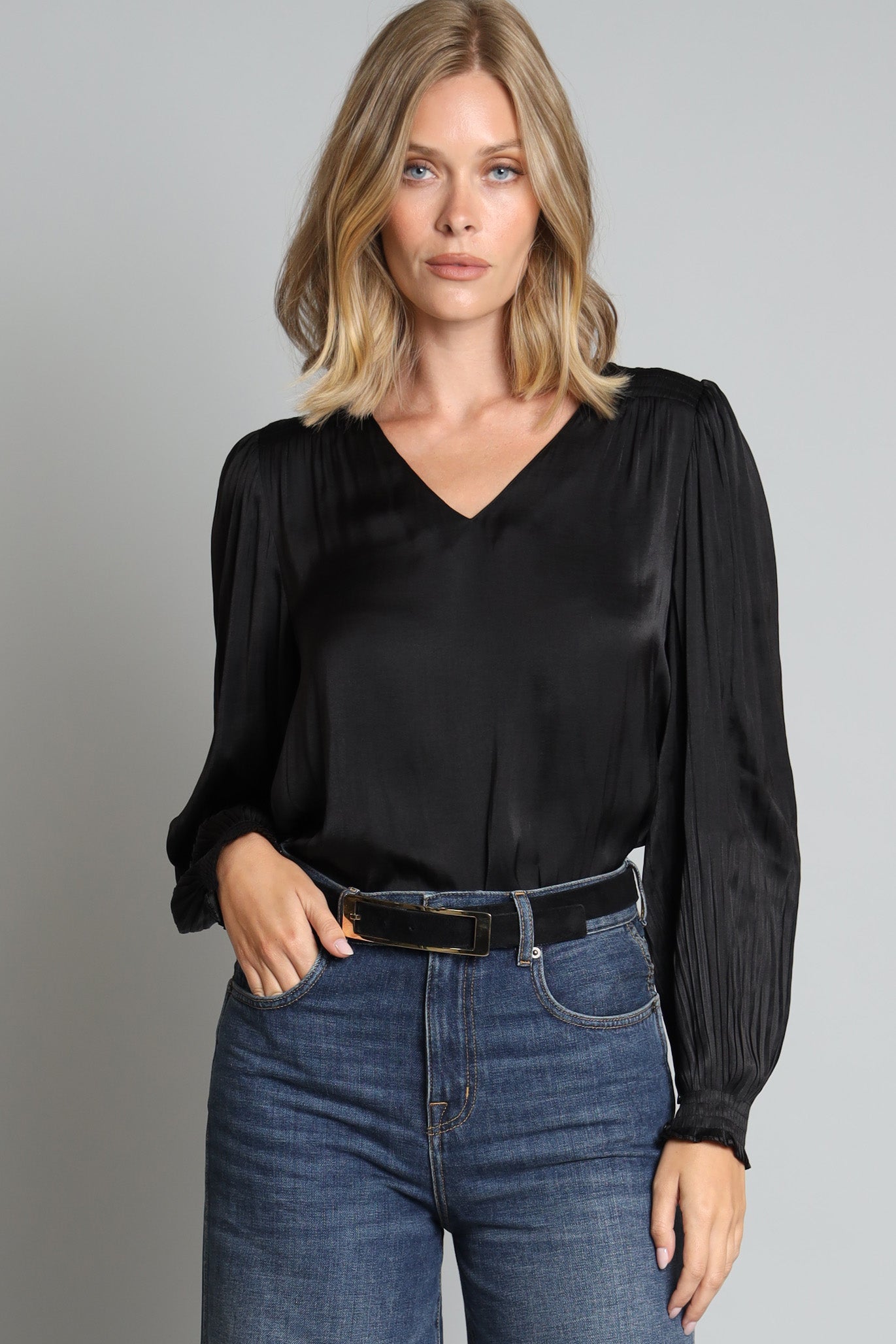 Pleated Sleeve V-nk Top